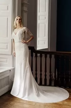 Lace and crepe wedding dress with sleeves